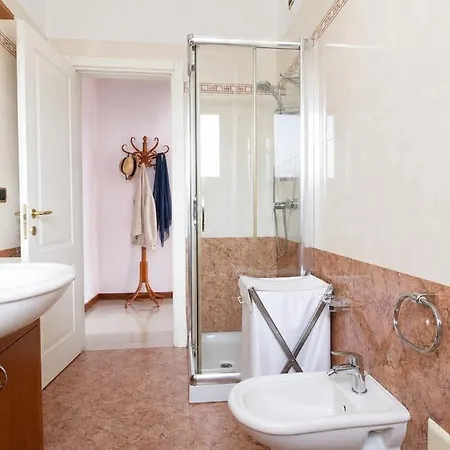 Complete & Cozy - Near Center With Duomo View Apartment